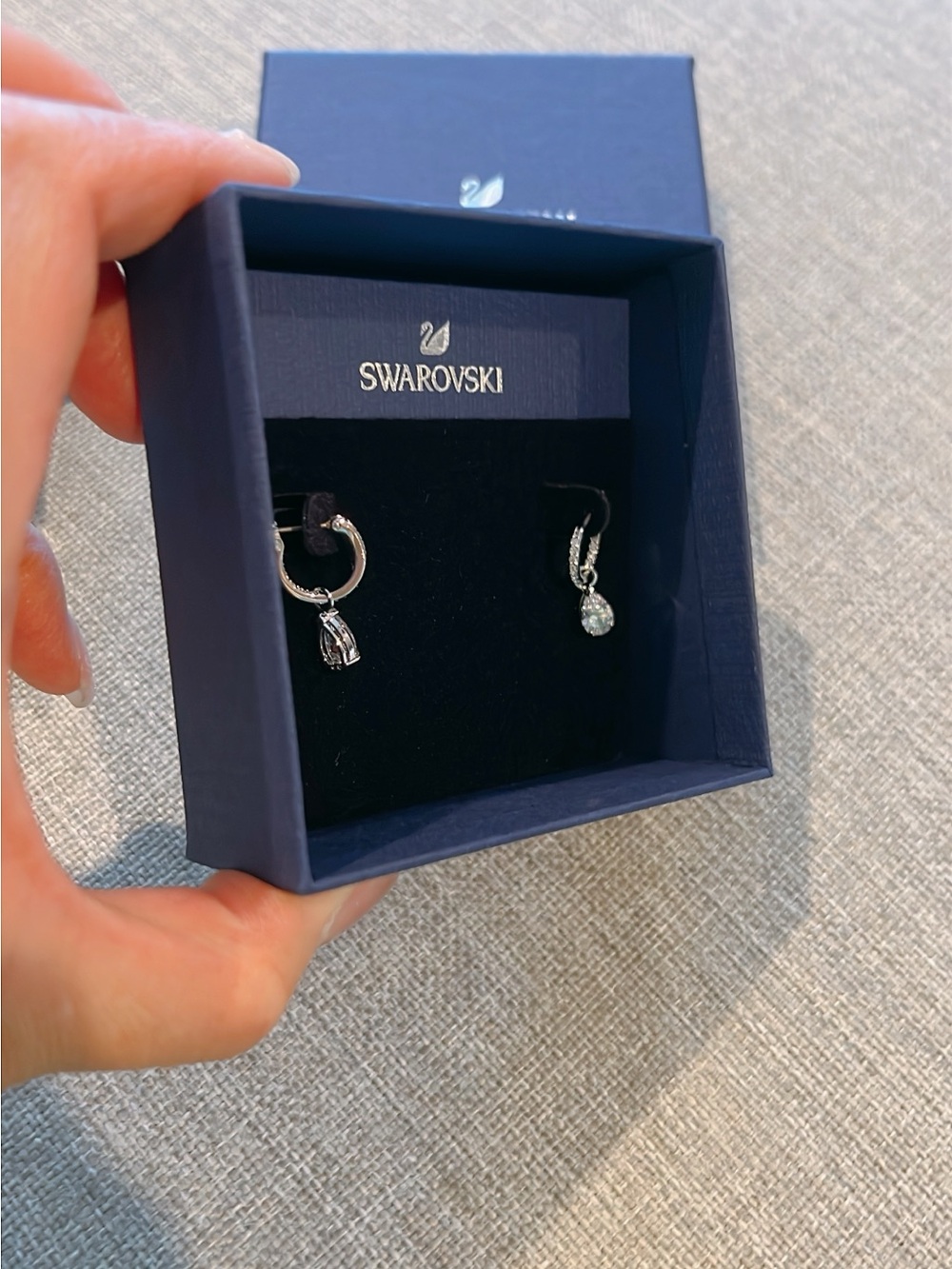 SWAROVSKI Stilla Attract drop earrings Pear cut, White, Rhodium plated - Picture 5 of 10